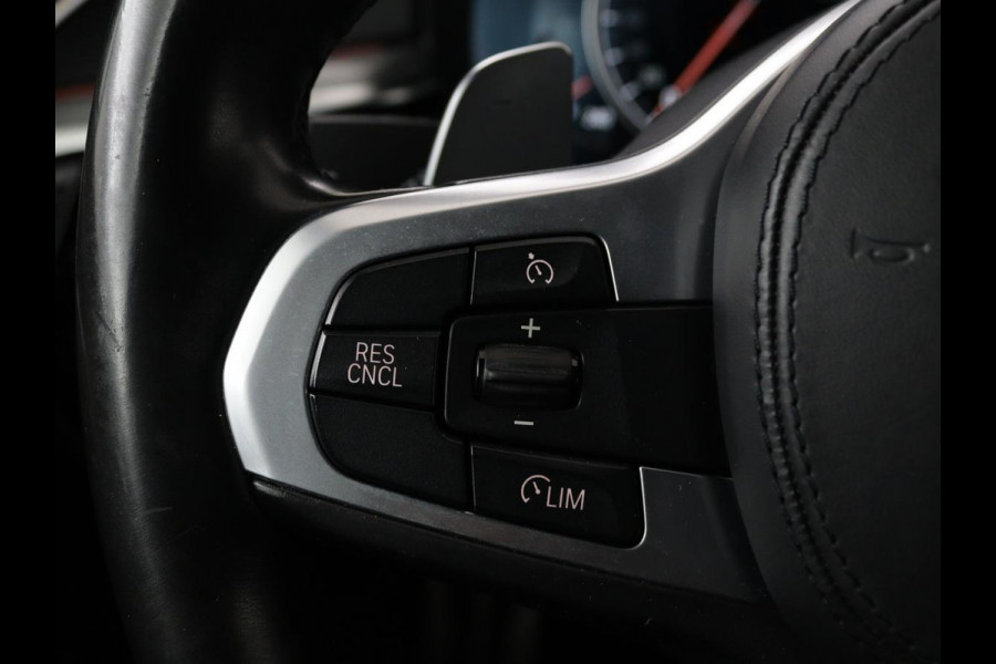 BMW 5 Serie 520d xDrive M-Sport | Leder | Sportstoelen | Camera | Full LED | Trekhaak | Keyless | Navigatie | Sfeerverlichting | Climate control