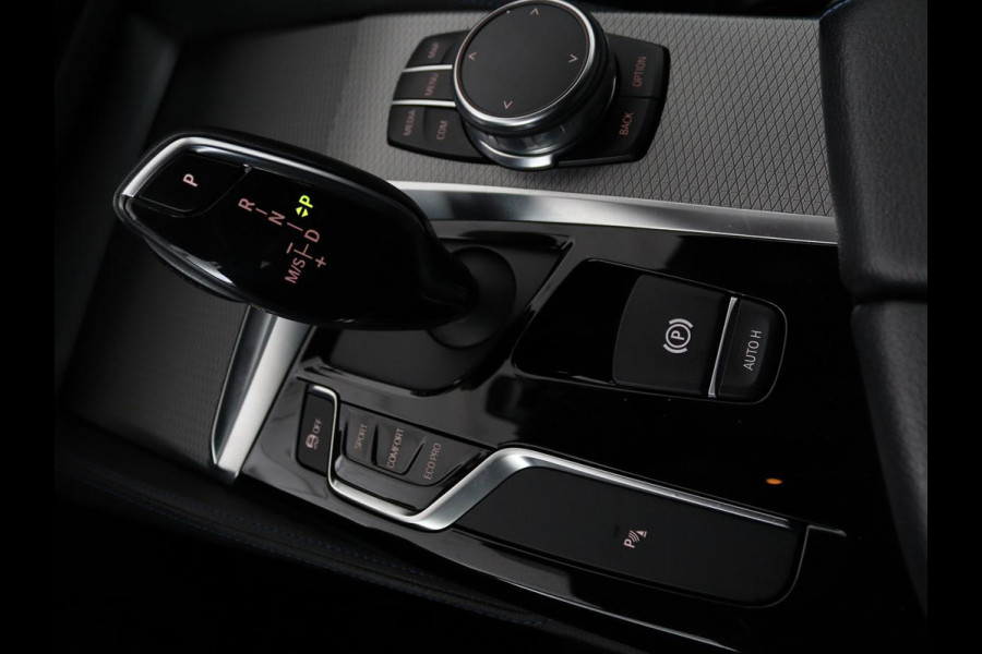 BMW 5 Serie 520d xDrive M-Sport | Leder | Sportstoelen | Camera | Full LED | Trekhaak | Keyless | Navigatie | Sfeerverlichting | Climate control