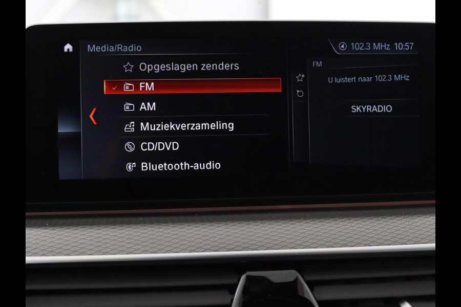BMW 5 Serie 520d xDrive M-Sport | Leder | Sportstoelen | Camera | Full LED | Trekhaak | Keyless | Navigatie | Sfeerverlichting | Climate control
