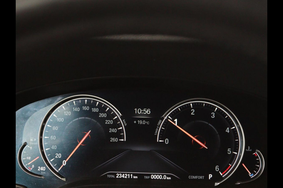 BMW 5 Serie 520d xDrive M-Sport | Leder | Sportstoelen | Camera | Full LED | Trekhaak | Keyless | Navigatie | Sfeerverlichting | Climate control