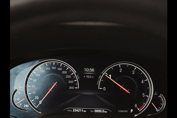 BMW 5 Serie 520d xDrive M-Sport | Leder | Sportstoelen | Camera | Full LED | Trekhaak | Keyless | Navigatie | Sfeerverlichting | Climate control
