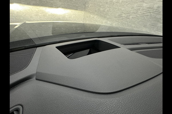 Audi Q8 60 TFSI e 462pk S-Line Competition | RS-Seats | 360 Camera | ACC | Panorama | Luchtvering | B&O Sound | Head-Up | LED-Matrix | Trekhaak | Memory | Stuurverwarming | Sfeerverlichting | Keyless-Entry | Black-Optic | Standkachel | Rijklaar incl. Bovag Garantie.