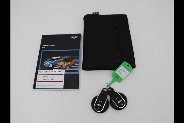 MINI Cooper S 2.0 Chili Serious Business | Panoramadak | Leder | Head-Up | Navigatie | Full LED | Harman/Kardon | Climate control | Keyless | Parkeerhulp | Cruise control