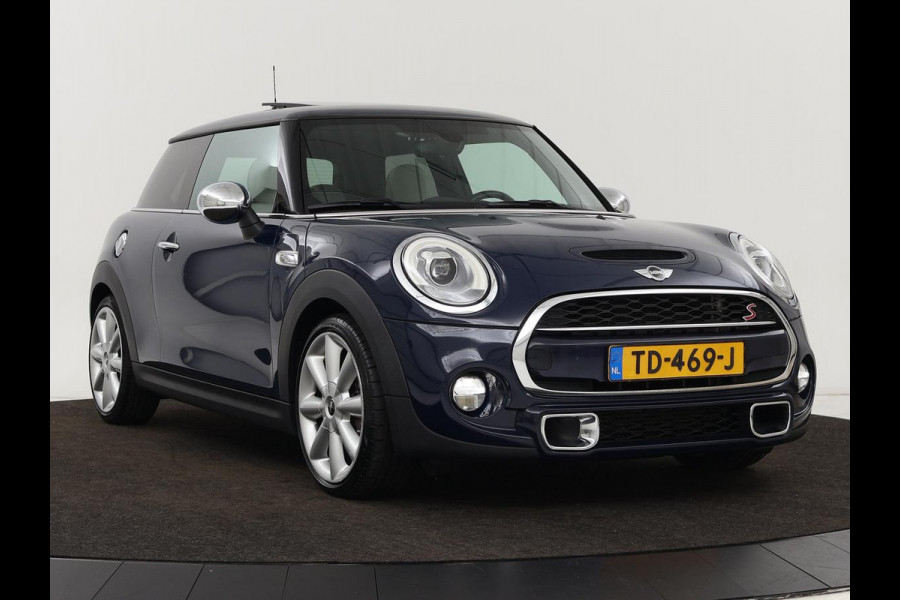 MINI Cooper S 2.0 Chili Serious Business | Panoramadak | Leder | Head-Up | Navigatie | Full LED | Harman/Kardon | Climate control | Keyless | Parkeerhulp | Cruise control