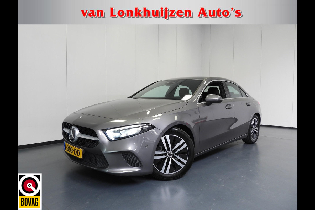 Mercedes-Benz A-Klasse A200 Aut. Luxury NAVI/LEER/SFEER/LED/17"LMV! Mercedes-Benz A-Klasse A200 Aut. Luxury NAVI/LEER/SFEER/LED/17"LMV!