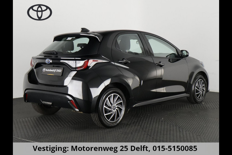 Toyota Yaris 1.5 HYBRIDE BLACKLINE GARANTIE 6-2034 AUTOMAAT. CLOUD NAVI. SLECHTS 10.000 KM.