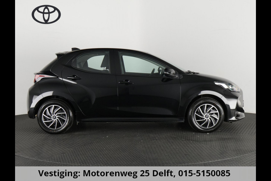 Toyota Yaris 1.5 HYBRIDE BLACKLINE GARANTIE 6-2034 AUTOMAAT. CLOUD NAVI. SLECHTS 10.000 KM.