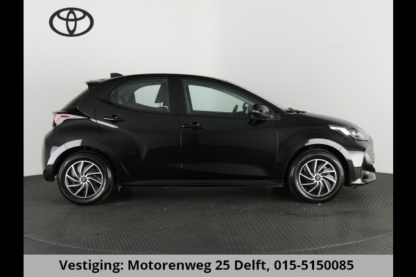 Toyota Yaris 1.5 HYBRIDE BLACKLINE GARANTIE 6-2034 AUTOMAAT. CLOUD NAVI. SLECHTS 10.000 KM.