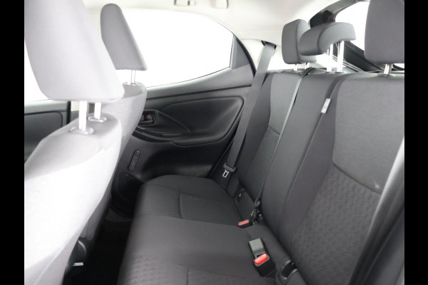 Toyota Yaris 1.5 HYBRIDE BLACKLINE GARANTIE 6-2034 AUTOMAAT. CLOUD NAVI. SLECHTS 10.000 KM.