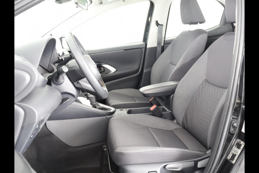 Toyota Yaris 1.5 HYBRIDE BLACKLINE GARANTIE 6-2034 AUTOMAAT. CLOUD NAVI. SLECHTS 10.000 KM.