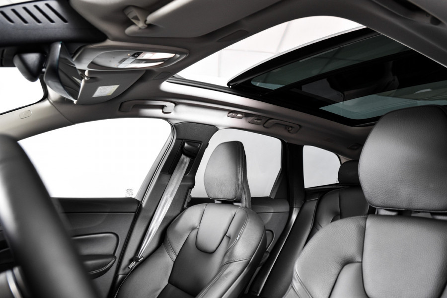 Volvo XC60 2.0 Recharge T6 AWD Plus Dark | S/K-Panodak | Dig. Cockpit | Adapt. Cruise | Memory Stoelen | Elek. Klep | Stoel-+stuurverw. | 360 Camera | NAV+App. Connect | LM 19" | 9452