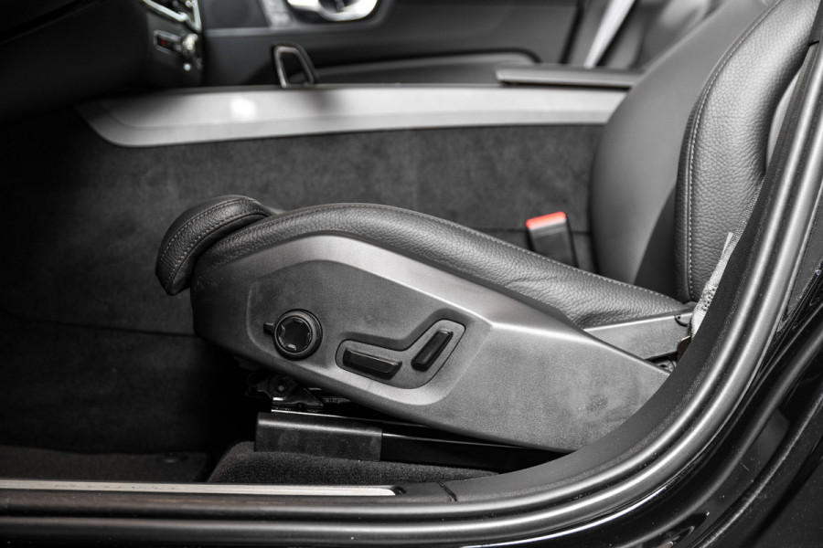 Volvo XC60 2.0 Recharge T6 AWD Plus Dark | S/K-Panodak | Dig. Cockpit | Adapt. Cruise | Memory Stoelen | Elek. Klep | Stoel-+stuurverw. | 360 Camera | NAV+App. Connect | LM 19" | 9452