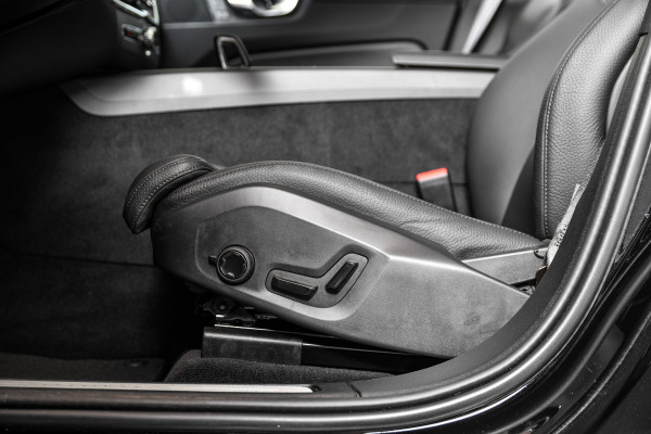 Volvo XC60 2.0 Recharge T6 AWD Plus Dark | S/K-Panodak | Dig. Cockpit | Adapt. Cruise | Memory Stoelen | Elek. Klep | Stoel-+stuurverw. | 360 Camera | NAV+App. Connect | LM 19" | 9452