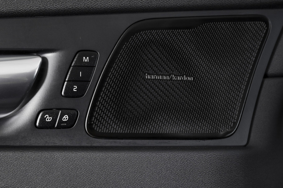 Volvo XC60 2.0 Recharge T6 AWD Plus Dark | S/K-Panodak | Dig. Cockpit | Adapt. Cruise | Memory Stoelen | Elek. Klep | Stoel-+stuurverw. | 360 Camera | NAV+App. Connect | LM 19" | 9452