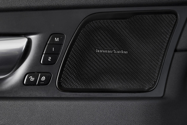 Volvo XC60 2.0 Recharge T6 AWD Plus Dark | S/K-Panodak | Dig. Cockpit | Adapt. Cruise | Memory Stoelen | Elek. Klep | Stoel-+stuurverw. | 360 Camera | NAV+App. Connect | LM 19" | 9452