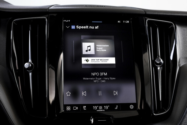 Volvo XC60 2.0 Recharge T6 AWD Plus Dark | S/K-Panodak | Dig. Cockpit | Adapt. Cruise | Memory Stoelen | Elek. Klep | Stoel-+stuurverw. | 360 Camera | NAV+App. Connect | LM 19" | 9452