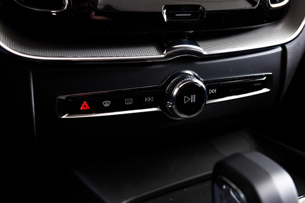 Volvo XC60 2.0 Recharge T6 AWD Plus Dark | S/K-Panodak | Dig. Cockpit | Adapt. Cruise | Memory Stoelen | Elek. Klep | Stoel-+stuurverw. | 360 Camera | NAV+App. Connect | LM 19" | 9452