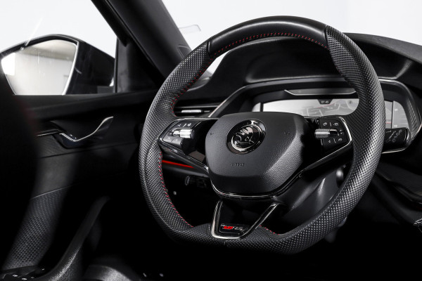 Škoda Octavia Combi 1.4 TSI RS iV PHEV Business - Automaat | Dig. Cockpit | Adapt. Cruise | Stoel-+ Stuurverw. | PDC | Camera | NAV +App. Connect | ECC | Elek. Klep | LM 19" | 4923