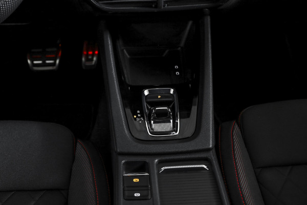 Škoda Octavia Combi 1.4 TSI RS iV PHEV Business - Automaat | Dig. Cockpit | Adapt. Cruise | Stoel-+ Stuurverw. | PDC | Camera | NAV +App. Connect | ECC | Elek. Klep | LM 19" | 4923