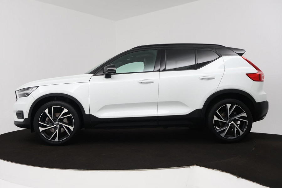 Volvo XC40 2.0 T4 R-Design (PANORAMADAK, CAMERA, STOELVERWARMING, MEMORY SEATS, HARMAN KARDON)