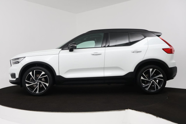 Volvo XC40 2.0 T4 R-Design (PANORAMADAK, CAMERA, STOELVERWARMING, MEMORY SEATS, HARMAN KARDON)