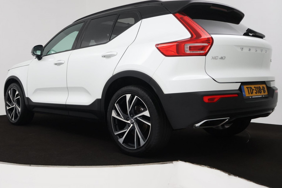 Volvo XC40 2.0 T4 R-Design (PANORAMADAK, CAMERA, STOELVERWARMING, MEMORY SEATS, HARMAN KARDON)