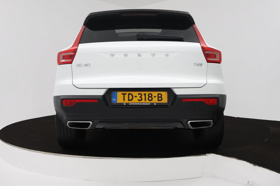Volvo XC40 2.0 T4 R-Design (PANORAMADAK, CAMERA, STOELVERWARMING, MEMORY SEATS, HARMAN KARDON)