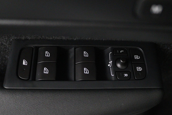 Volvo XC40 2.0 T4 R-Design (PANORAMADAK, CAMERA, STOELVERWARMING, MEMORY SEATS, HARMAN KARDON)