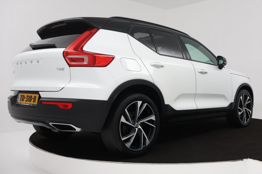 Volvo XC40 2.0 T4 R-Design (PANORAMADAK, CAMERA, STOELVERWARMING, MEMORY SEATS, HARMAN KARDON)
