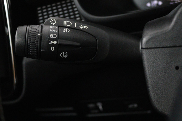 Volvo XC40 2.0 T4 R-Design (PANORAMADAK, CAMERA, STOELVERWARMING, MEMORY SEATS, HARMAN KARDON)