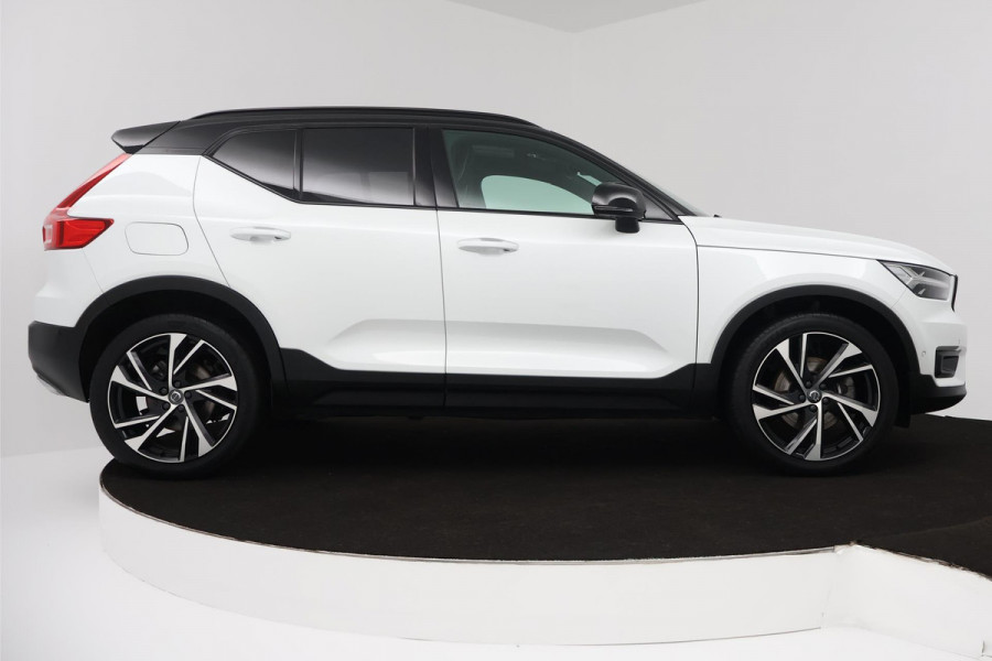 Volvo XC40 2.0 T4 R-Design (PANORAMADAK, CAMERA, STOELVERWARMING, MEMORY SEATS, HARMAN KARDON)