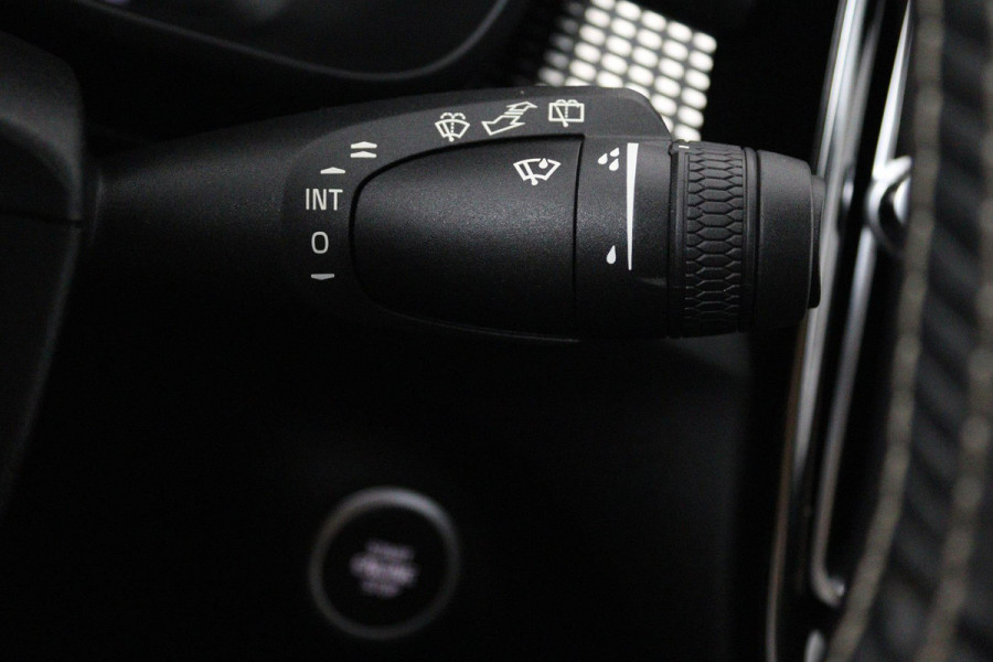 Volvo XC40 2.0 T4 R-Design (PANORAMADAK, CAMERA, STOELVERWARMING, MEMORY SEATS, HARMAN KARDON)