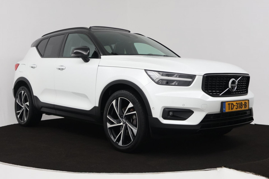 Volvo XC40 2.0 T4 R-Design (PANORAMADAK, CAMERA, STOELVERWARMING, MEMORY SEATS, HARMAN KARDON)