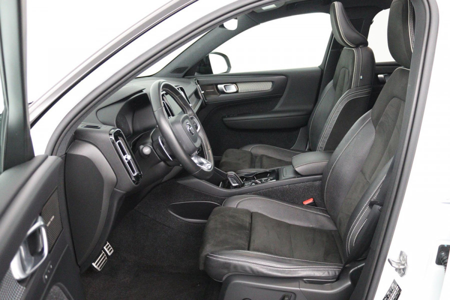 Volvo XC40 2.0 T4 R-Design (PANORAMADAK, CAMERA, STOELVERWARMING, MEMORY SEATS, HARMAN KARDON)