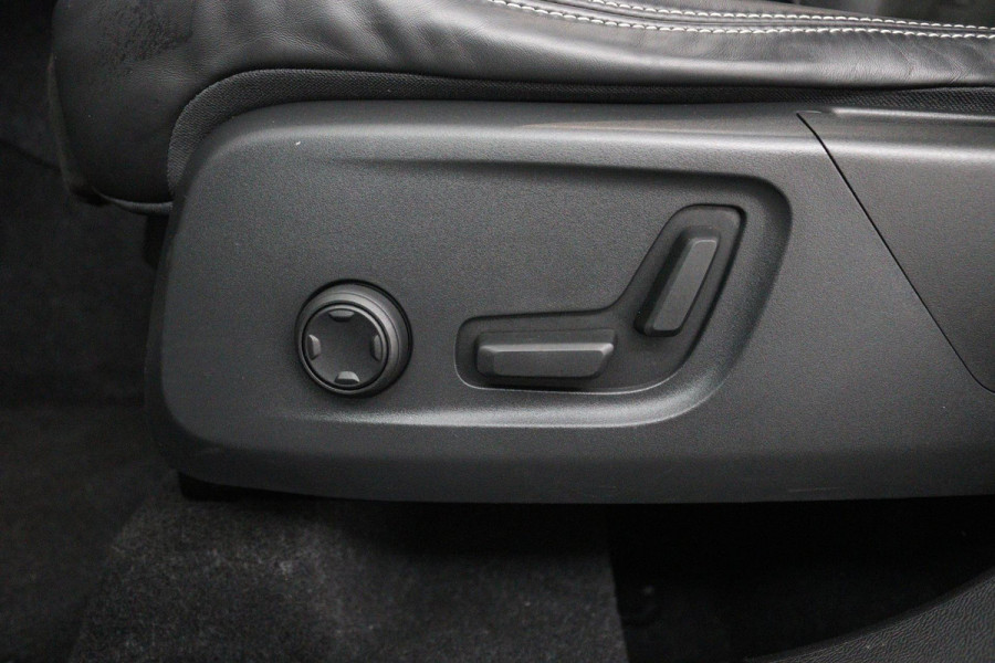 Volvo XC40 2.0 T4 R-Design (PANORAMADAK, CAMERA, STOELVERWARMING, MEMORY SEATS, HARMAN KARDON)