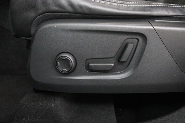 Volvo XC40 2.0 T4 R-Design (PANORAMADAK, CAMERA, STOELVERWARMING, MEMORY SEATS, HARMAN KARDON)
