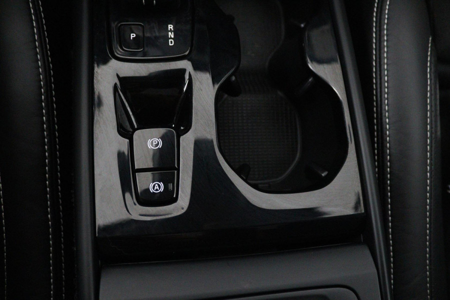 Volvo XC40 2.0 T4 R-Design (PANORAMADAK, CAMERA, STOELVERWARMING, MEMORY SEATS, HARMAN KARDON)