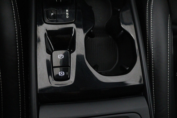 Volvo XC40 2.0 T4 R-Design (PANORAMADAK, CAMERA, STOELVERWARMING, MEMORY SEATS, HARMAN KARDON)