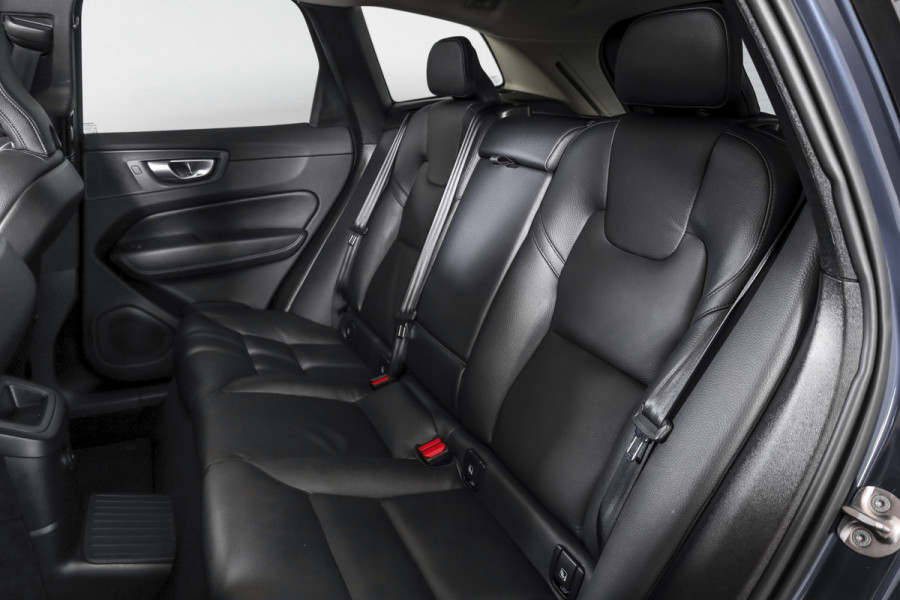 Volvo XC60 2.0 Recharge T6 AWD Plus Dark | S/K-Panodak | Dig. Cockpit | Adapt. Cruise | Memory Stoelen | Elek. Klep | Stoel-+stuurverw. | 360 Camera | NAV+App. Connect | LM 19" | 9702