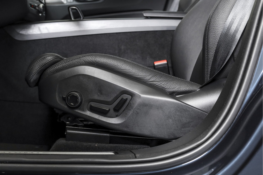 Volvo XC60 2.0 Recharge T6 AWD Plus Dark | S/K-Panodak | Dig. Cockpit | Adapt. Cruise | Memory Stoelen | Elek. Klep | Stoel-+stuurverw. | 360 Camera | NAV+App. Connect | LM 19" | 9702