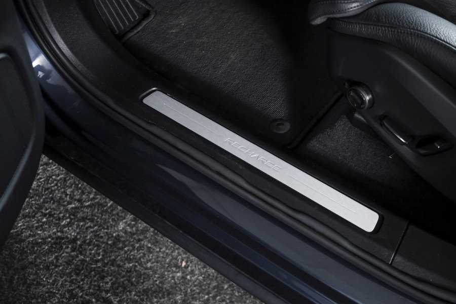 Volvo XC60 2.0 Recharge T6 AWD Plus Dark | S/K-Panodak | Dig. Cockpit | Adapt. Cruise | Memory Stoelen | Elek. Klep | Stoel-+stuurverw. | 360 Camera | NAV+App. Connect | LM 19" | 9702