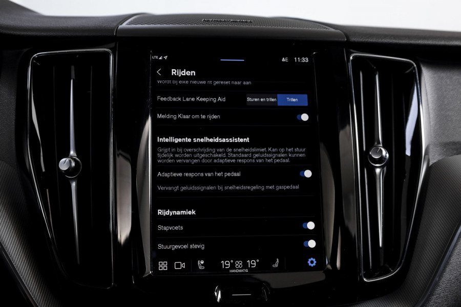 Volvo XC60 2.0 Recharge T6 AWD Plus Dark | S/K-Panodak | Dig. Cockpit | Adapt. Cruise | Memory Stoelen | Elek. Klep | Stoel-+stuurverw. | 360 Camera | NAV+App. Connect | LM 19" | 9702