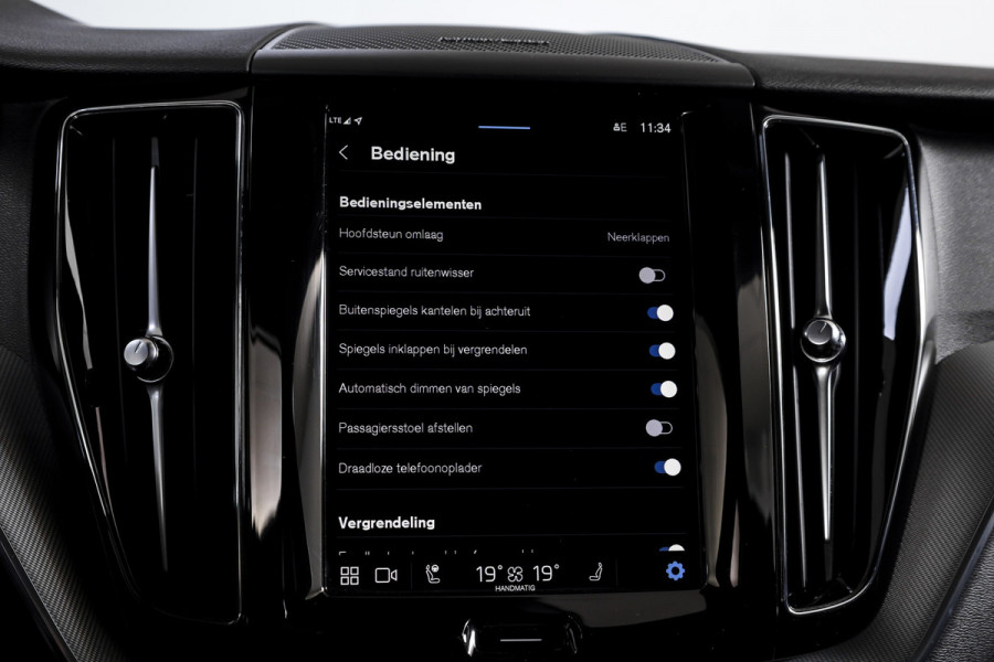 Volvo XC60 2.0 Recharge T6 AWD Plus Dark | S/K-Panodak | Dig. Cockpit | Adapt. Cruise | Memory Stoelen | Elek. Klep | Stoel-+stuurverw. | 360 Camera | NAV+App. Connect | LM 19" | 9702