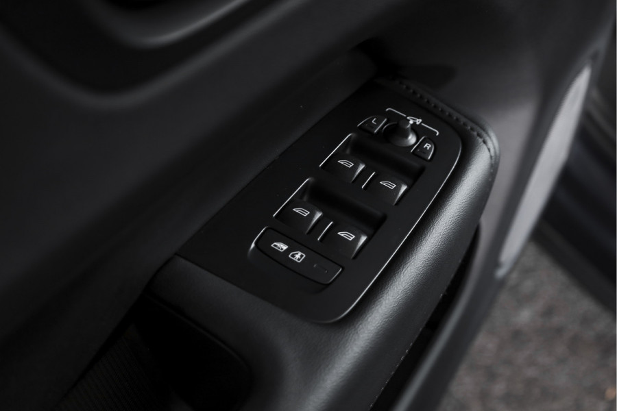 Volvo XC60 2.0 Recharge T6 AWD Plus Dark | S/K-Panodak | Dig. Cockpit | Adapt. Cruise | Memory Stoelen | Elek. Klep | Stoel-+stuurverw. | 360 Camera | NAV+App. Connect | LM 19" | 9702