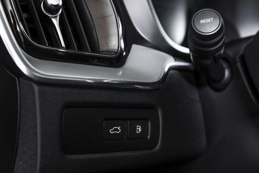 Volvo XC60 2.0 Recharge T6 AWD Plus Dark | S/K-Panodak | Dig. Cockpit | Adapt. Cruise | Memory Stoelen | Elek. Klep | Stoel-+stuurverw. | 360 Camera | NAV+App. Connect | LM 19" | 9702