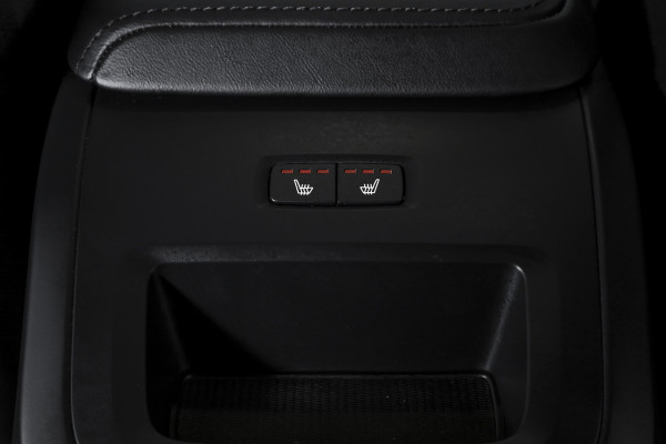 Volvo XC60 2.0 Recharge T6 AWD Plus Dark | S/K-Panodak | Dig. Cockpit | Adapt. Cruise | Memory Stoelen | Elek. Klep | Stoel-+stuurverw. | 360 Camera | NAV+App. Connect | LM 19" | 9702