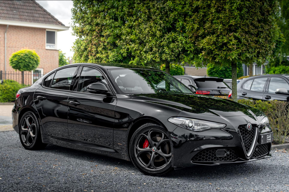 Alfa Romeo Giulia 2.0T Super 200 Pk Aut. Camera Keyless Xenon 18'' Alfa Romeo Giulia 2.0T Super 200 Pk Aut. Camera Keyless Xenon 18''