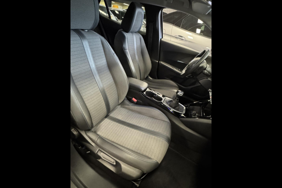 Peugeot 2008 1.2 PureTech Allure Pack - Navigatie I Airco I LED I PDC I Sport velgen I Achteruitrij Camera I Dealer onderhouden