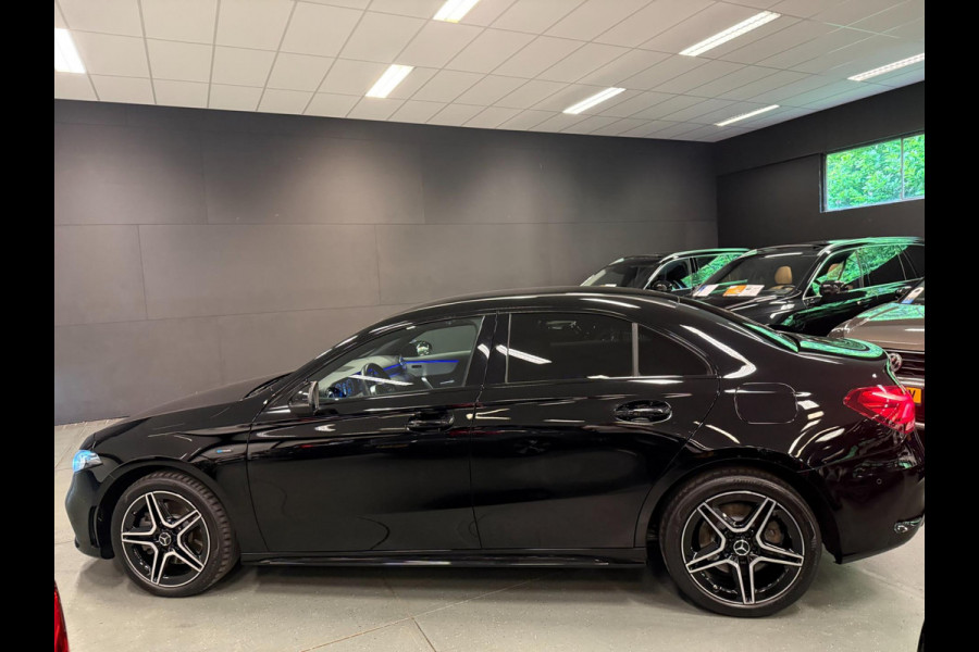 Mercedes-Benz A-Klasse 250 e AMG PREMIUM 218PK SFEERVERL/NAVI/DAB/LED/V-COCKPIT/CARPLAY///