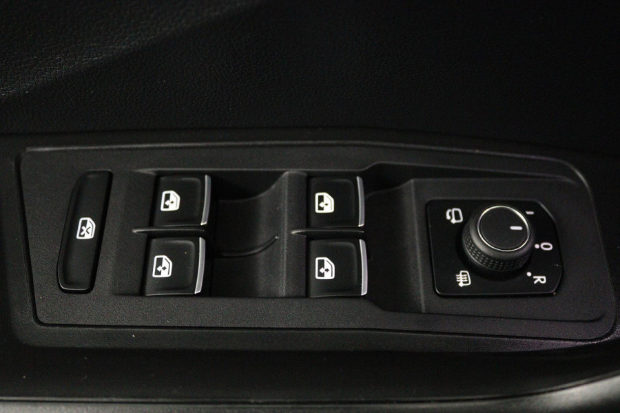 Volkswagen T-Roc 1.5 TSI Sport Business R (PANORAMADAK, DIGITALE COCKPIT, STOELVERWARMING, CAMERA, 1e EIGENAAR, GOED ONDERHOUDEN)